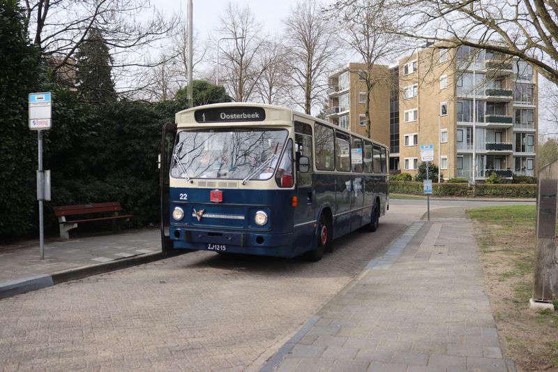 Rondrit met museumbussen door Arnhem